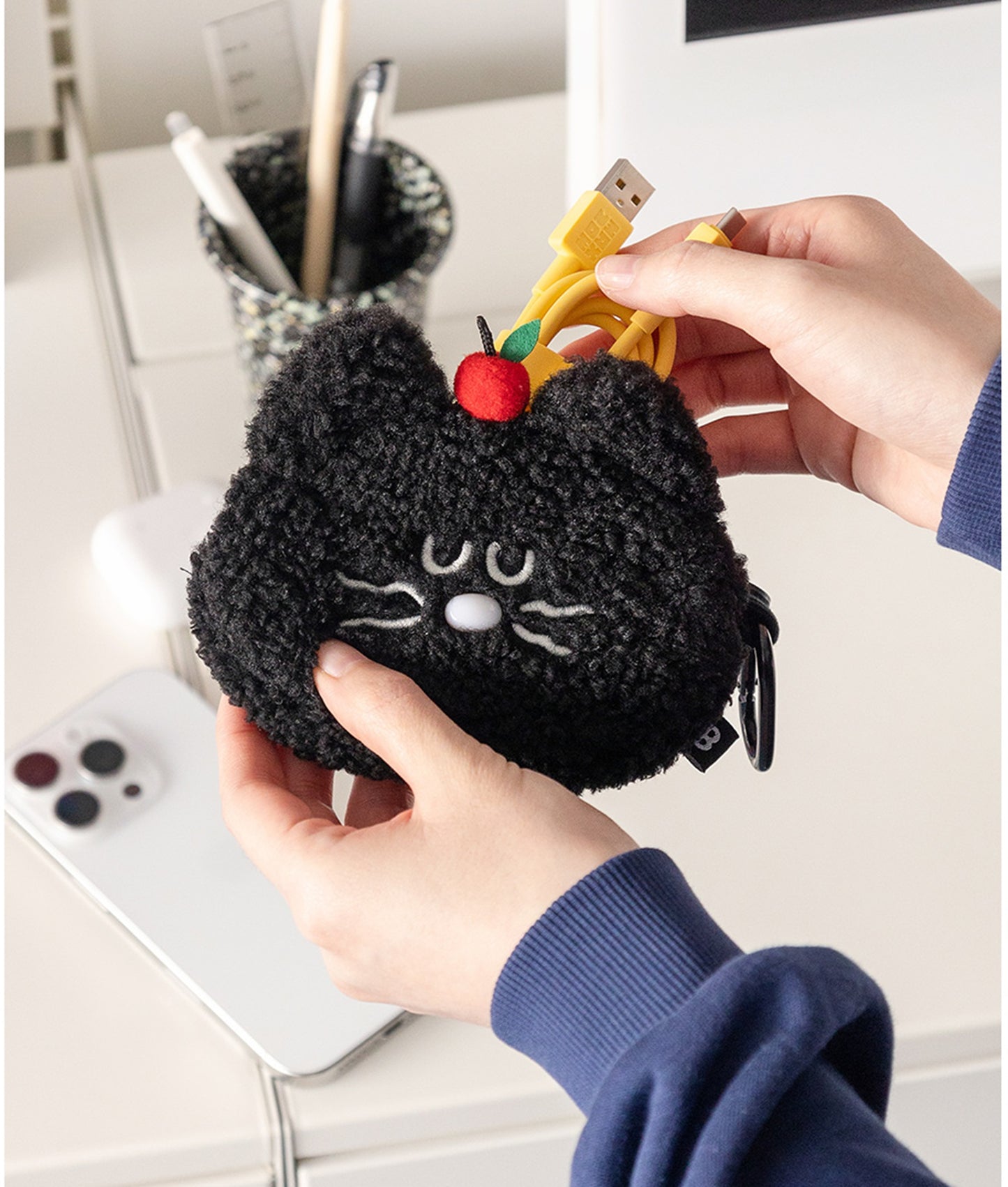 ブランチブラザー 韓国猫キャラクター カードケース ふわふわブークレ素材 猫デザイン 小さなりんご付き 可愛いコンパクト財布